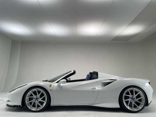 Ferrari F8 SPIDER 2021 — фото автомобиля