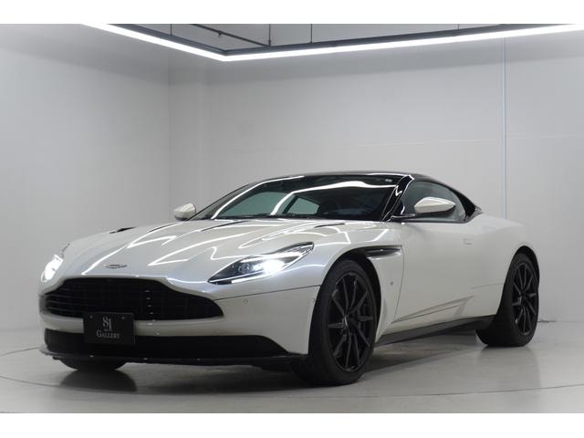 Aston Martin DB11 2017 — фото автомобиля