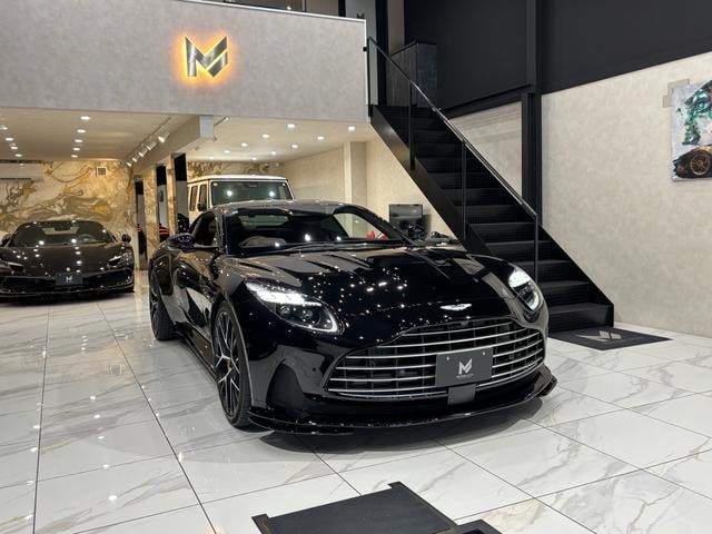 Aston Martin DB12 2024 — фото автомобиля