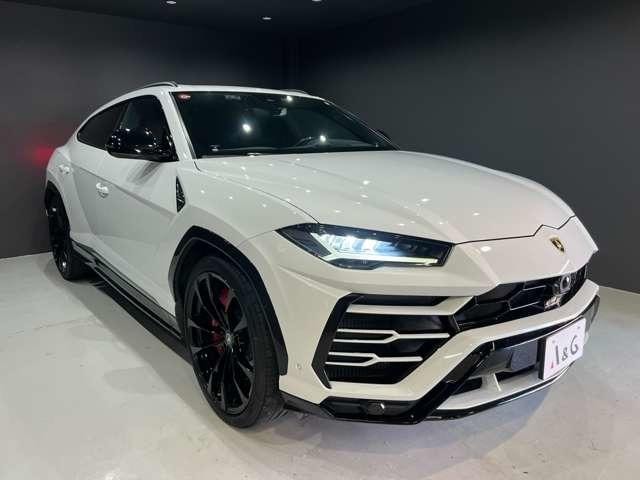Lamborghini URUS 2019 — фото автомобиля