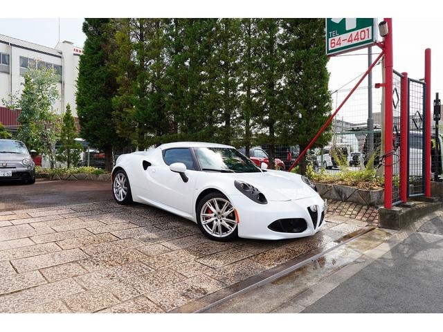 Alfa Romeo 4C 2015 — фото автомобиля