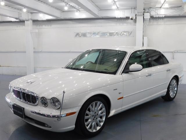 Jaguar XJ 2004 — фото автомобиля 1