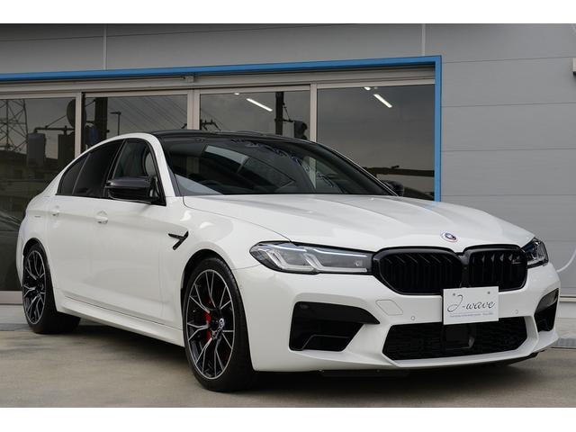 Bmw M5 2022 — фото автомобиля