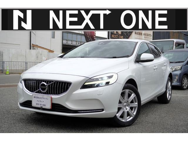 Volvo V40 2019 — фото автомобиля 1