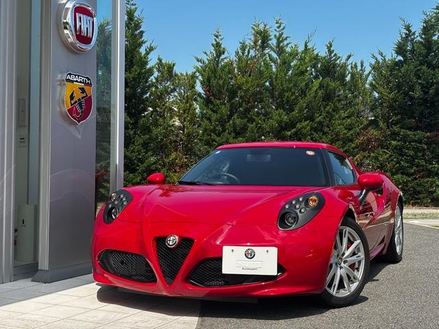 Alfa Romeo 4C 2016 — фото автомобиля