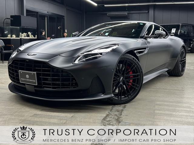 Aston Martin DB12 2024 — фото автомобиля