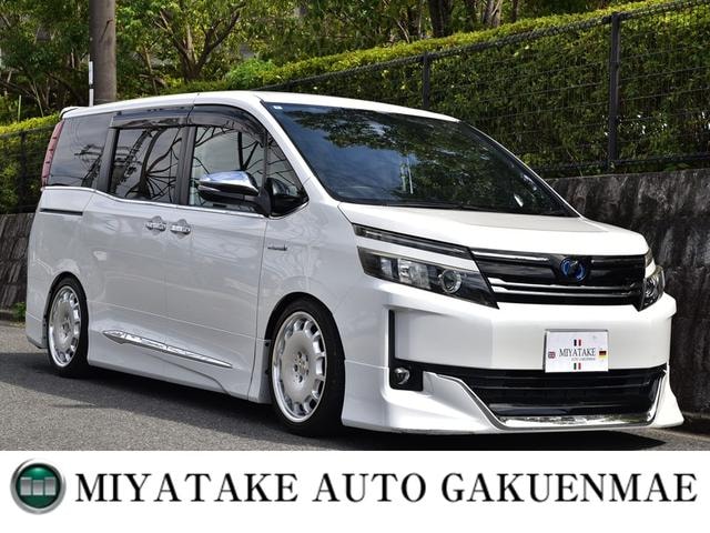 Toyota VOXY 2014 — фото автомобиля 1