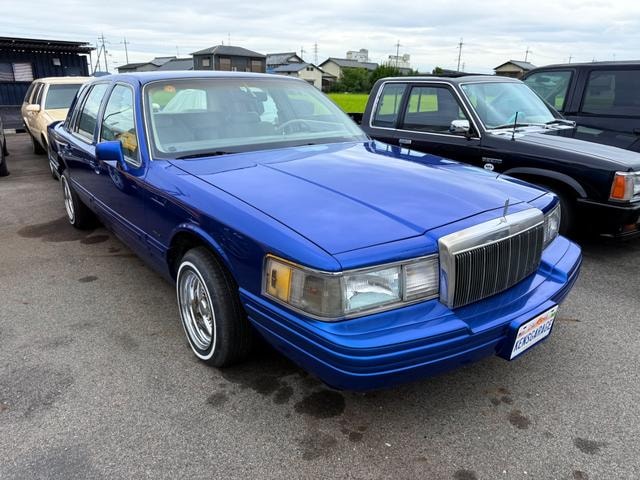 Lincoln TOWNCAR 1992 — фото автомобиля 1