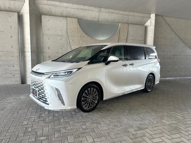 Lexus LM 2025 — фото автомобиля