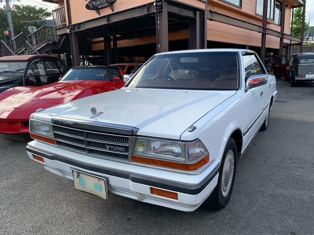 Nissan GLORIA 1986 — фото автомобиля