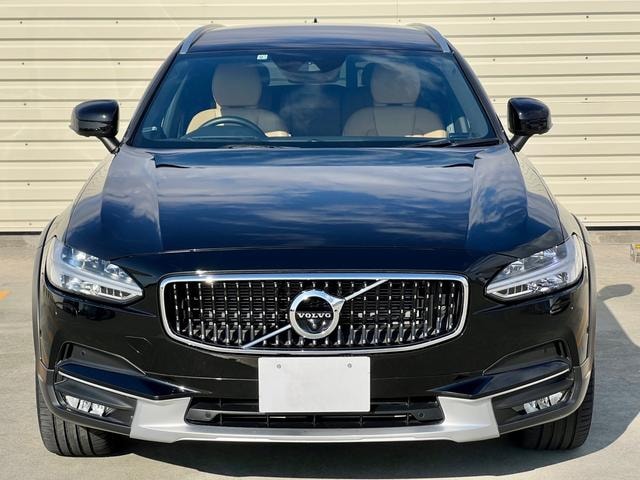 Volvo V90 2019 — фото автомобиля 1
