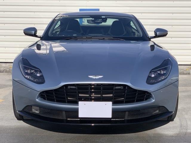 Aston Martin DB11 2018 — фото автомобиля