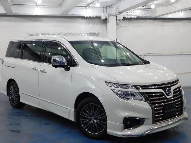 Nissan ELGRAND 2017 — фото автомобиля 1