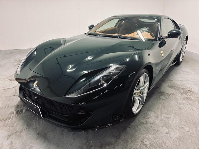 Ferrari 812 SUPERFAST 2021 — фото автомобиля