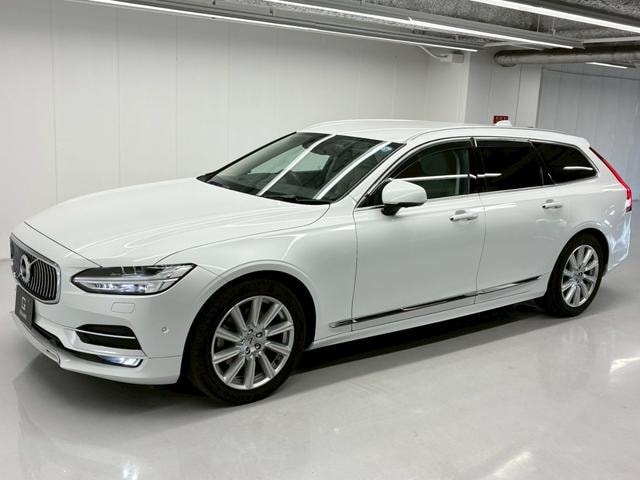 Volvo V90 2020 — фото автомобиля 1