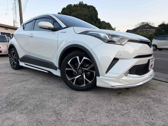 Toyota C-HR 2017 — фото автомобиля 1