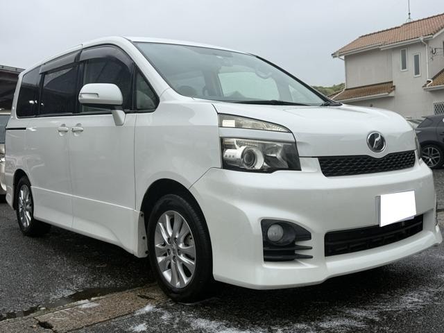 Toyota VOXY 2013 — фото автомобиля 1