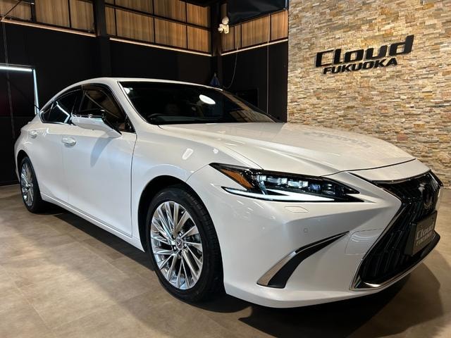 Lexus ES 2023 — фото автомобиля 1