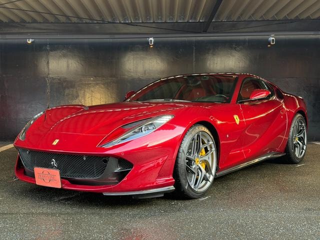 Ferrari 812 SUPERFAST 2017 — фото автомобиля