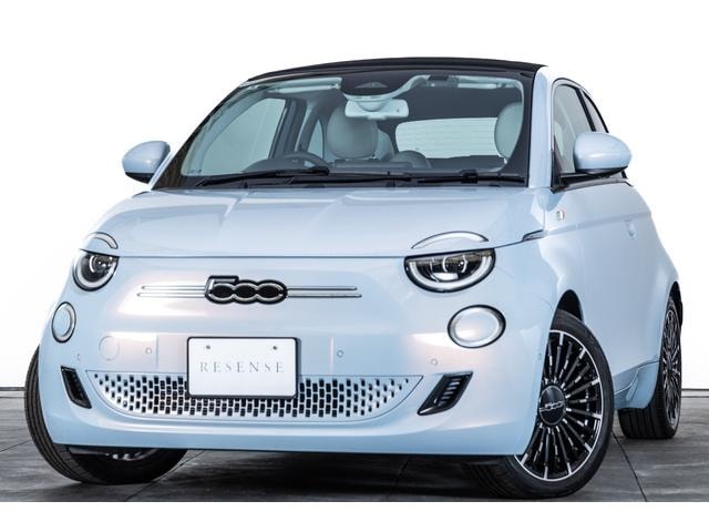 Fiat 500e 2022 — фото автомобиля 1