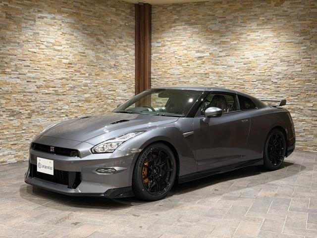 Nissan GT-R 2025 — фото автомобиля