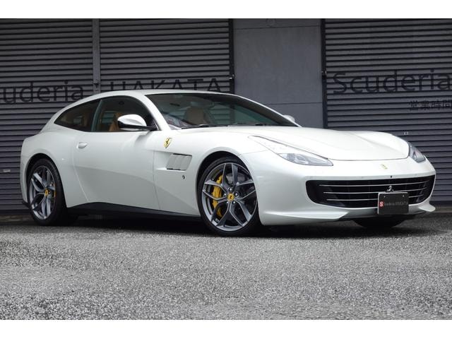 Ferrari GTC4 LUSSO 2018 — фото автомобиля