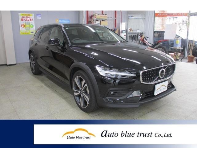 Volvo V60 2023 — фото автомобиля 1