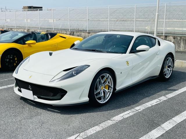 Ferrari 812 SUPERFAST 2020 — фото автомобиля