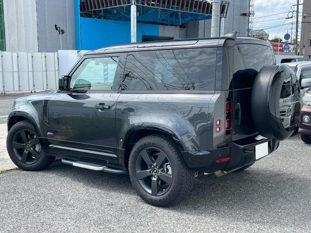 Land Rover DEFENDER 2023 — фото автомобиля 1
