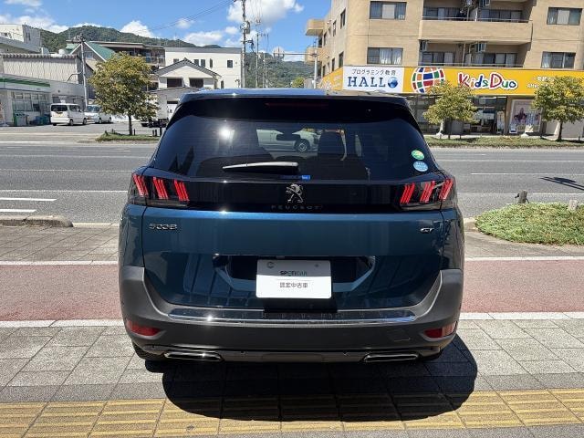 Peugeot 5008 2023 — фото автомобиля 1