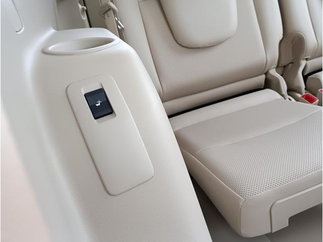 Toyota LAND CRUISER PRADO 2022 — фото автомобиля 1