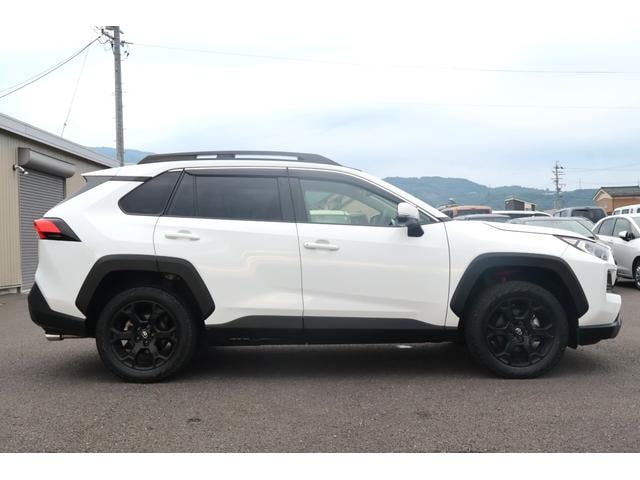 Toyota RAV4 2021 — фото автомобиля 1