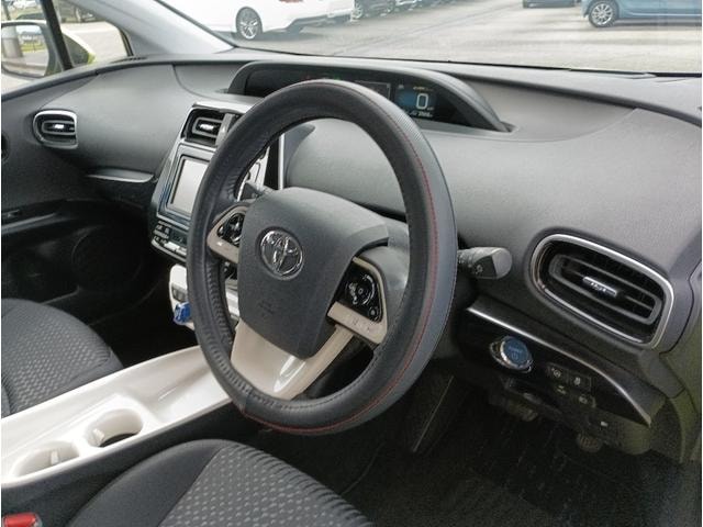 Toyota PRIUS 2016 — фото автомобиля 1