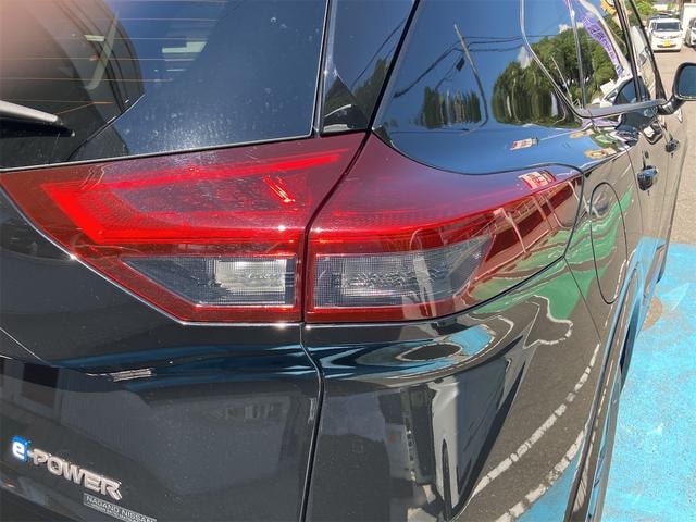 Nissan X-TRAIL 2025 — фото автомобиля 1