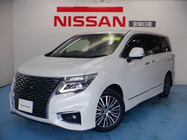Nissan ELGRAND 2022 — фото автомобиля 1