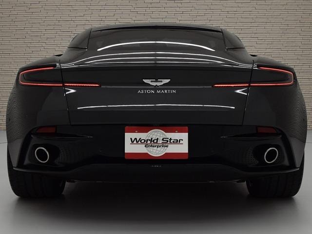 Aston Martin DB11 2019 — фото автомобиля 1