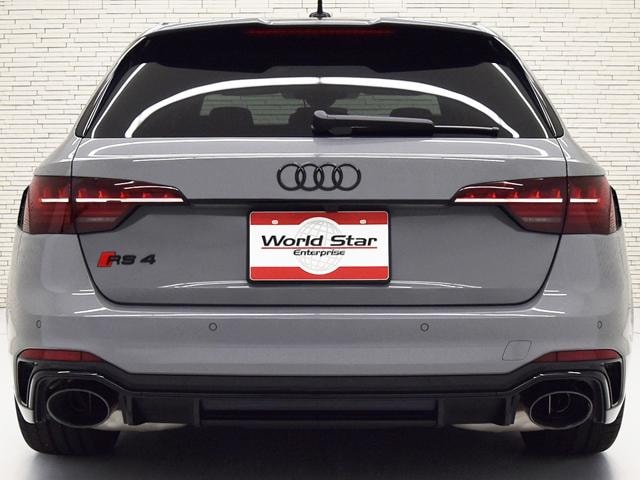 Audi RS4 AVANT 2023 — фото автомобиля 1