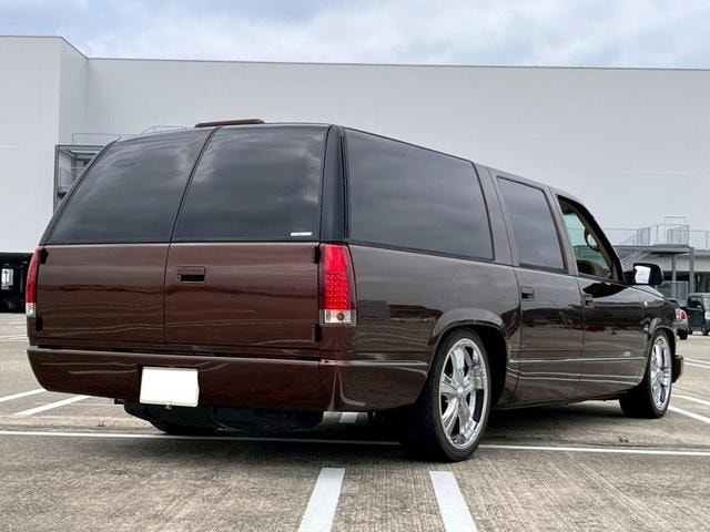 Chevrolet SUBURBAN 1997 — фото автомобиля 1