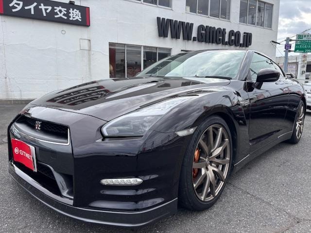 Nissan GT-R 2013 — фото автомобиля
