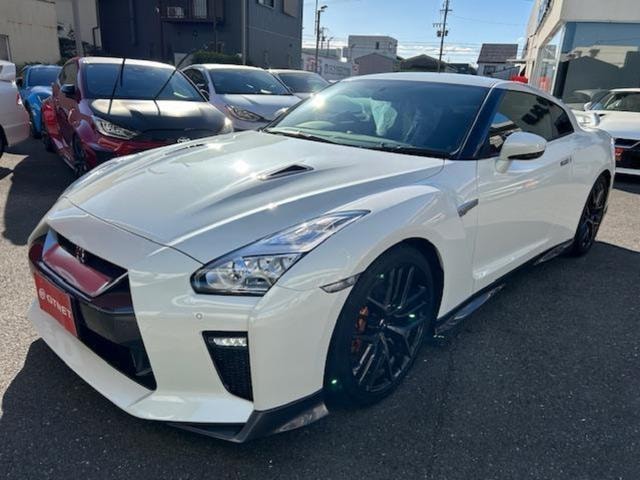 Nissan GT-R 2017 — фото автомобиля