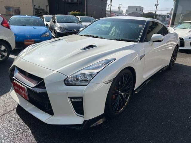 Nissan GT-R 2019 — фото автомобиля