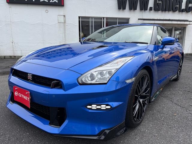 Nissan GT-R 2023 — фото автомобиля