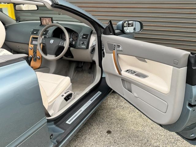Volvo C70 2009 — фото автомобиля 1