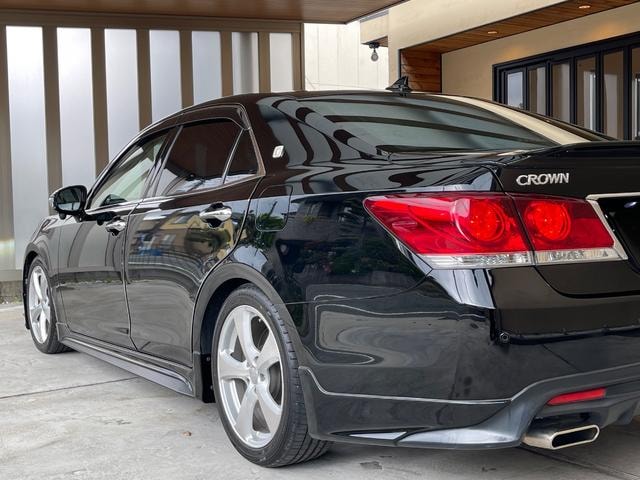 Toyota CROWN 2013 — фото автомобиля 1
