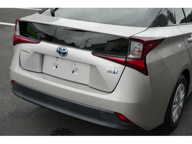 Toyota PRIUS 2020 — фото автомобиля 1