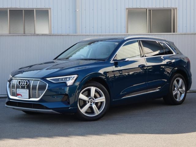 Audi E-TRON 2022 — фото автомобиля