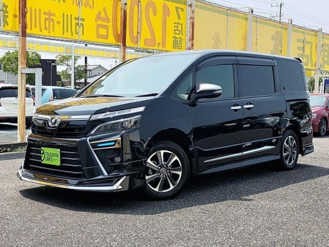 Toyota VOXY 2018 — фото автомобиля 1