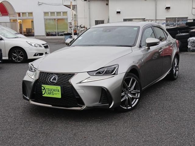 Lexus IS 2017 — фото автомобиля 1
