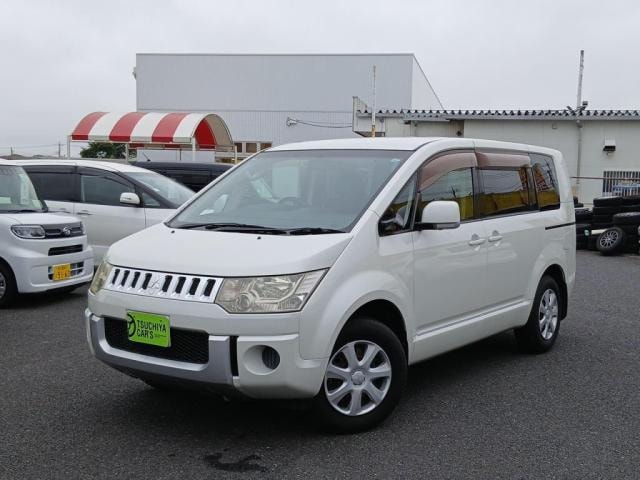 Mitsubishi DELICA D:5 2013 — фото автомобиля 1