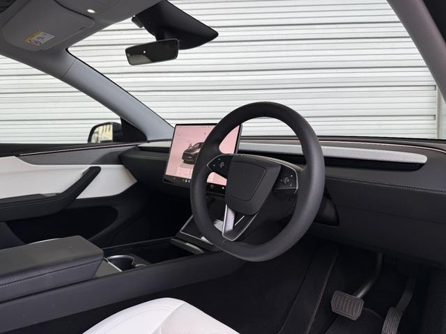 Tesla MODEL Y 2025 — фото автомобиля 1